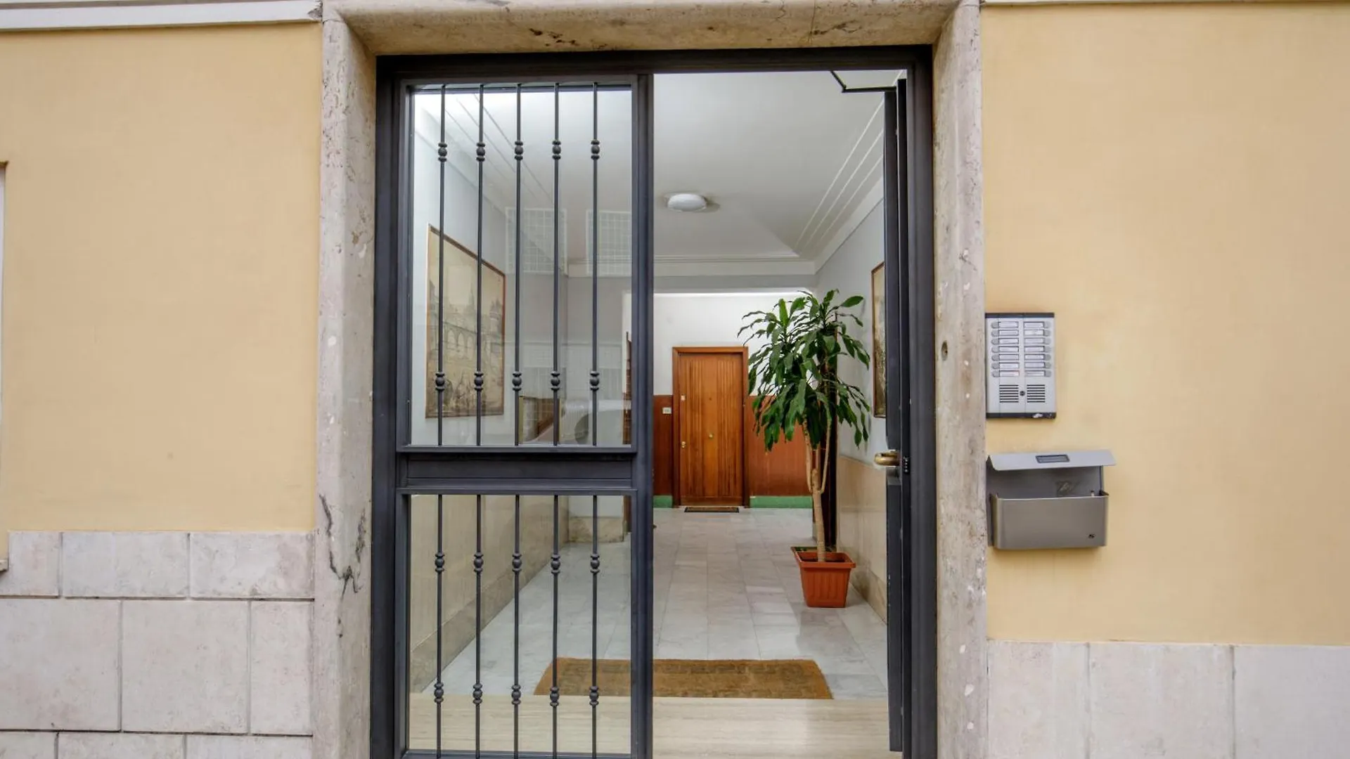 Vatican Aurelia House Řím 0*,  Itálie
